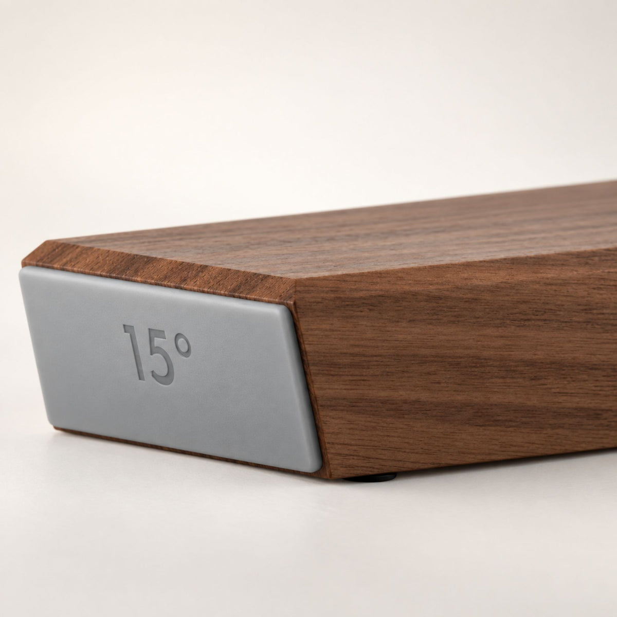 Magnetic rolling knife sharpener with 15° and 20° angle guide